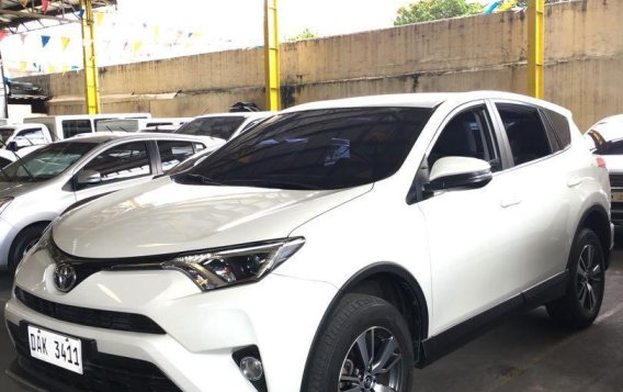 Selling Pearl White Toyota RAV4 2018 in Pasig-1