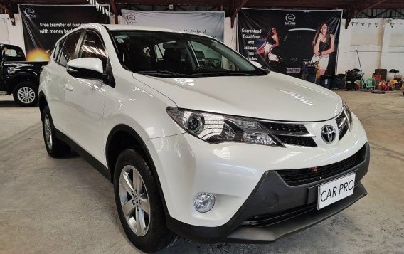 Selling White Toyota RAV4 2015 in San Fernando
