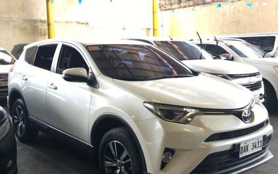 Selling Pearl White Toyota RAV4 2018 in Pasig-2