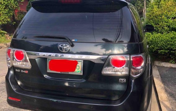 Selling 2013 Toyota Fortuner in Makati-1