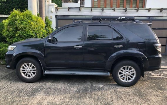 Selling 2013 Toyota Fortuner in Makati-2