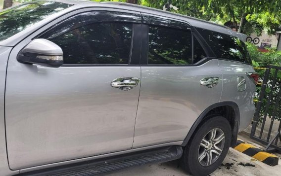 Selling Silver Toyota Fortuner 2016 in Makati-2