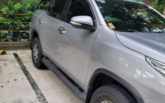 Selling Silver Toyota Fortuner 2016 in Makati-3