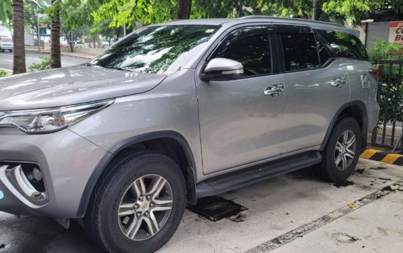 Selling Silver Toyota Fortuner 2016 in Makati-4