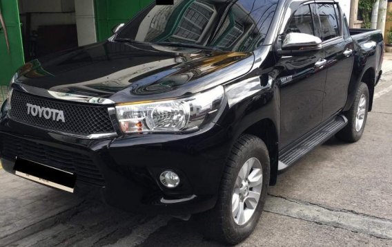 Selling Black Toyota Hilux 2020 in Parañaque-1
