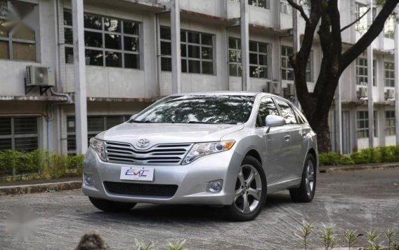 Selling Brightsilver Toyota Venza 2009 in Quezon-1