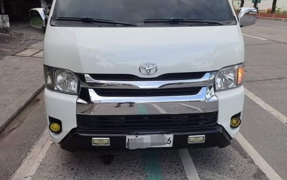 Selling White Toyota Hiace 2017 in Manila-1