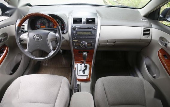 Brightsilver Toyota Corolla Altis 2010 for sale in Quezon-7