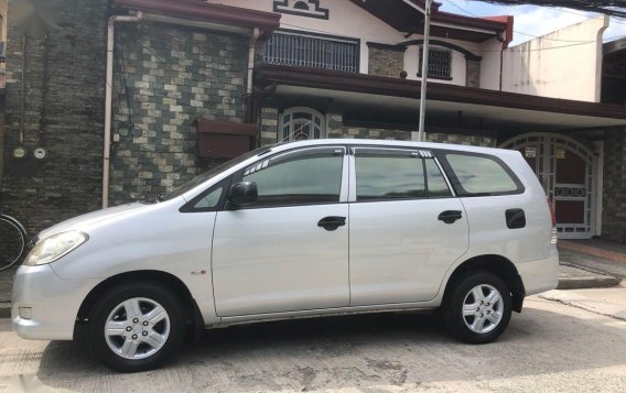 Silver Toyota Innova 2011 for sale in Manual