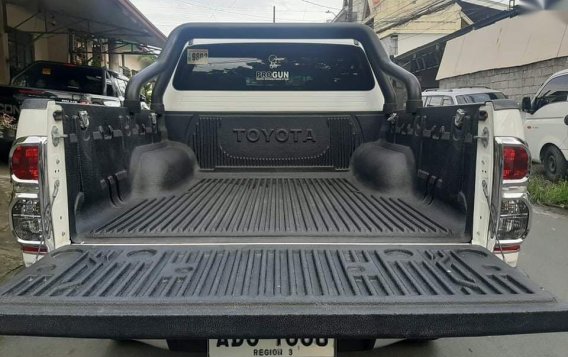 Sell White 2015 Toyota Hilux in Quezon City-7