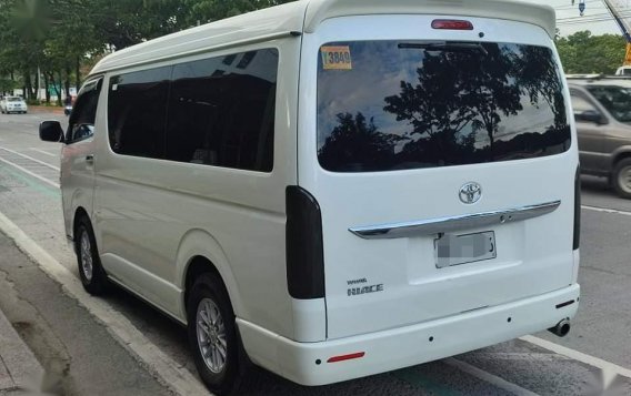 Selling White Toyota Hiace 2017 in Manila-2