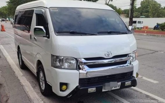 Selling White Toyota Hiace 2017 in Manila