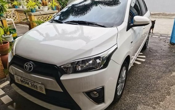 Selling White Toyota Yaris 2017