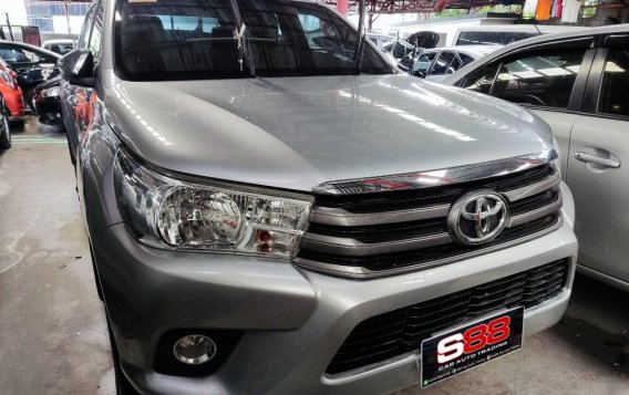 Silver Toyota Hilux 2018 for sale in Automatic-2