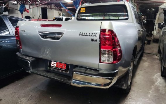 Silver Toyota Hilux 2018 for sale in Automatic-1