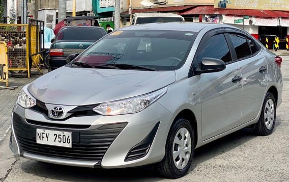 Selling Silver Toyota Vios 2020 in Makati-1