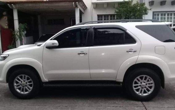 Selling White Toyota Fortuner 2014 in San Mateo-1