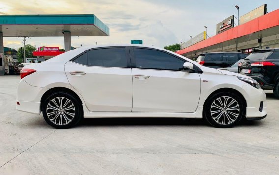 Sell Pearl White 2021 Toyota Corolla Altis in San Fernando-2
