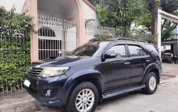 Grey Toyota Fortuner 2013 for sale in Manila