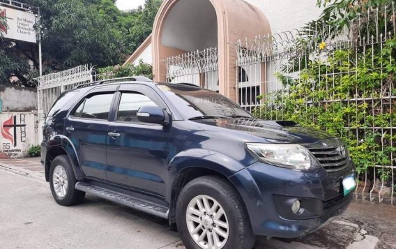 Grey Toyota Fortuner 2013 for sale in Manila-3