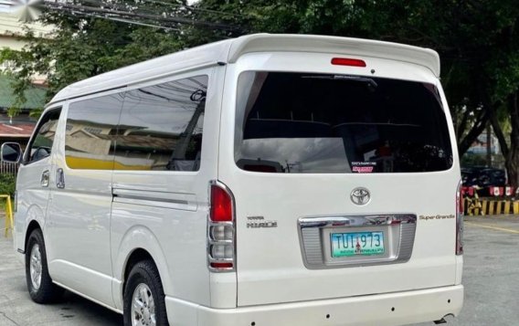 Selling Pearl White Toyota Hiace Super Grandia 2011 in Quezon City-2