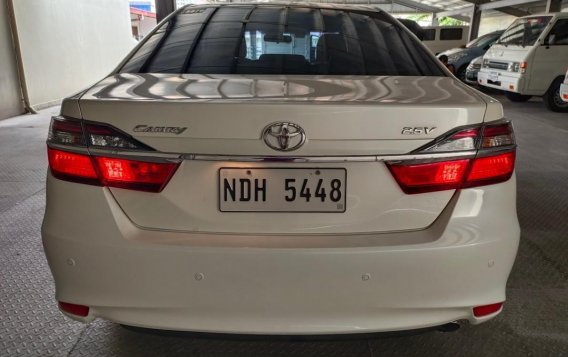 Selling Pearl White Toyota Camry 2016 in Makati-5