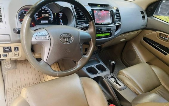 White Toyota Fortuner 2013 for sale in Quezon City-6