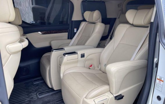 Pearl White Toyota Alphard 2019 for sale in Automatic-4