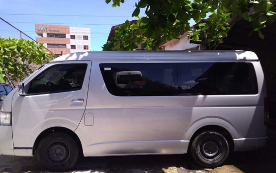 Sell 2018 Toyota Hi-Ace in Parañaque-3