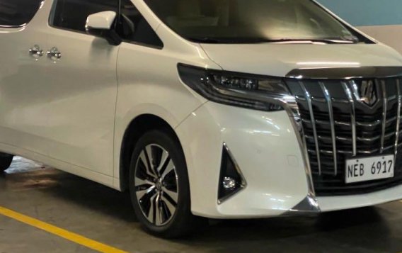 Selling White Toyota Alphard 2020 in Quezon City-3