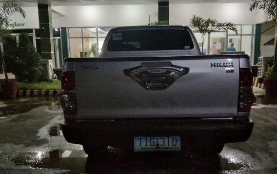Selling Silver Toyota Hilux 2011 in Quezon City-3