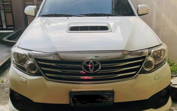 White Toyota Fortuner 2013 for sale in Quezon City-1