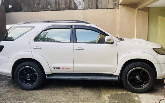 White Toyota Fortuner 2013 for sale in Quezon City