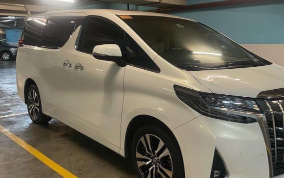 Selling White Toyota Alphard 2020 in Quezon City-2