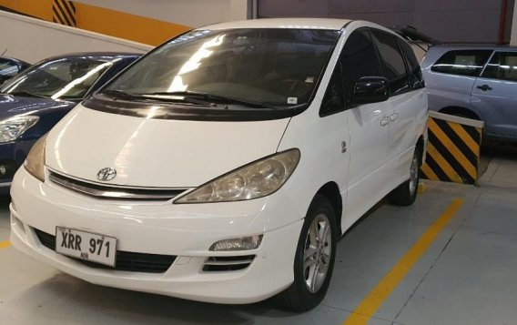 Selling White Toyota Previa 2004 in Malabon-1