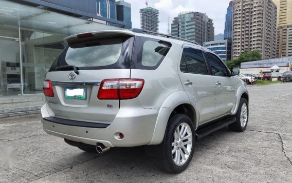 Selling Silver Toyota Fortuner 2009 in Pasig-2