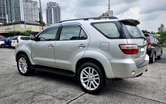 Selling Silver Toyota Fortuner 2009 in Pasig-3