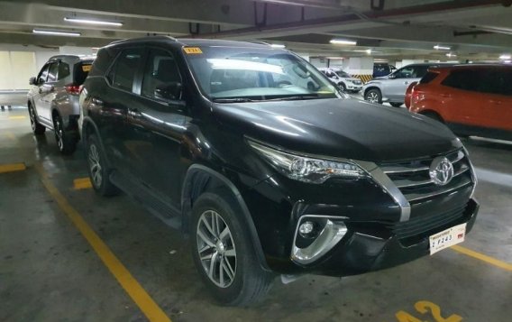 Selling Grayblack Toyota Fortuner 2017 in Makati-3