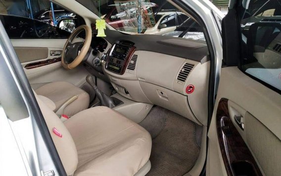Brightsilver Toyota Innova 2015 for sale in Quezon-7