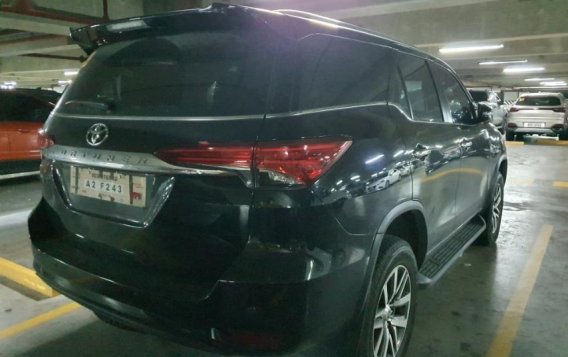 Selling Grayblack Toyota Fortuner 2017 in Makati-1