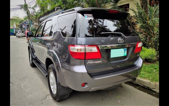 Silver Toyota Fortuner 2010 for sale in Parañaque-5