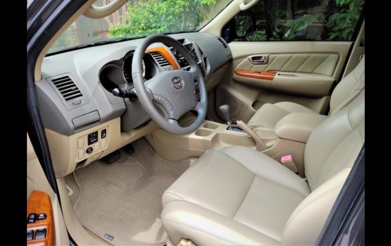 Silver Toyota Fortuner 2010 for sale in Parañaque-3