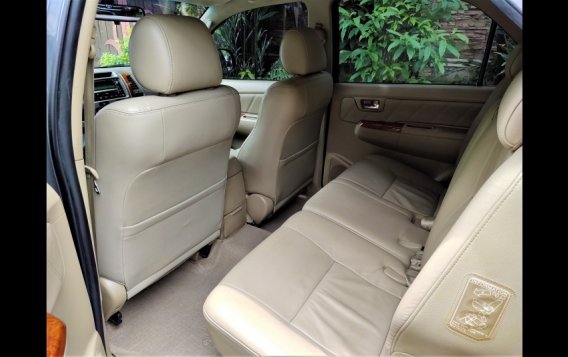 Silver Toyota Fortuner 2010 for sale in Parañaque-6