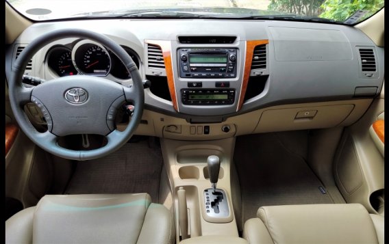 Silver Toyota Fortuner 2010 for sale in Parañaque-8