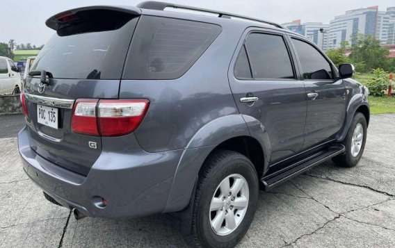 Sell Grey 2011 Toyota Fortuner in Pasig-7