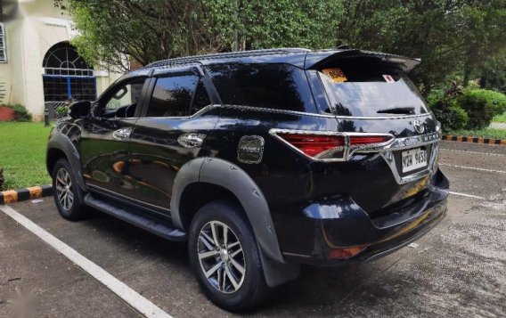 Selling Black Toyota Fortuner 2016 in Manila-8
