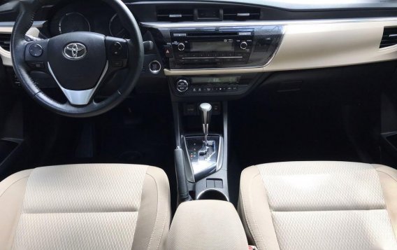 Selling Pearl White Toyota Altis 2021 in Quezon City-8