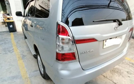 Pearl White Toyota Innova 2015 for sale in Manila-2