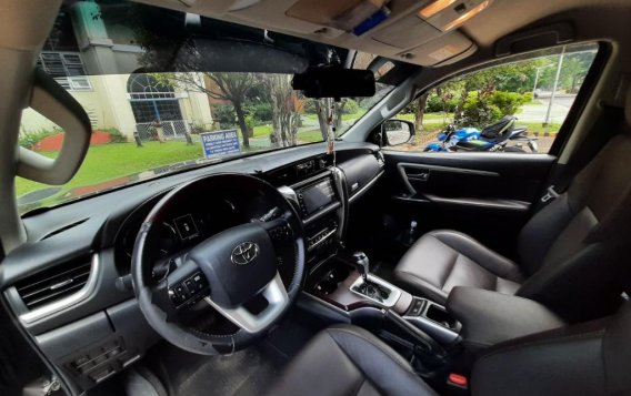 Selling Black Toyota Fortuner 2016 in Manila-2