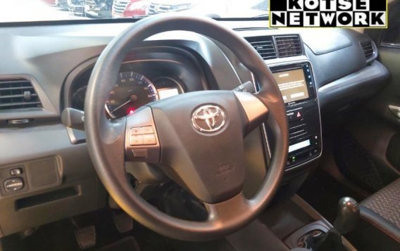 Selling Brightsilver Toyota Avanza 2020 in Marikina-9